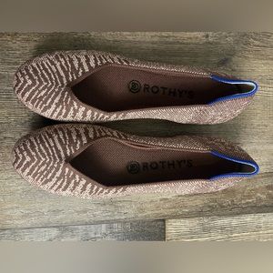 New animal print shimmer Rothy’s size 8